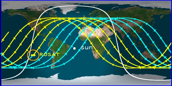Na karti prikazana je predviđena lokacija za pad satelita. Plave i žuta linija označavaju mesta prolaska satelita pre (plava) i posle (žuta) predviđenog vremena. Markeri označavaju vremenske intervale od 5 minuta. Pad satelita moguć je na svim lokacijama gde prolazi plava ili žuta linija. Bela linija označava granicu noći a beli marker položaj Sunca.