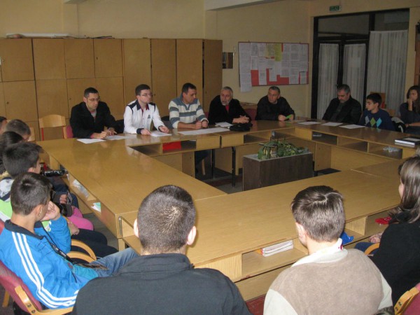 Вега - велика замисао 25 Sa prve redovne skupstine, sleva na desno: Ivica Stankovic (sekretar), Nebojsa Dincic (potpredsednik), Bratislav Radovanovic (predsednik), Sasa Vukasinovic (potpredsednik) i Ivan Mirkov (clan Saveta).