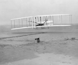 Prvi uspešan let avionom braće Rajt 1 Prvi uspešan let avionom braće Rajt 1